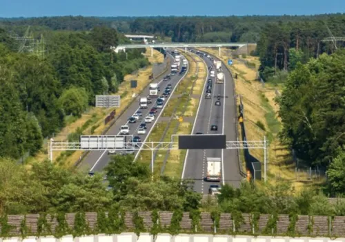 Na całym odcinku autostrady z Łodzi do Warszawy powstanie trzeci pas ruchu. Będzie też odcinkowy pomiar prędkości. Zmiany już w listopadzie