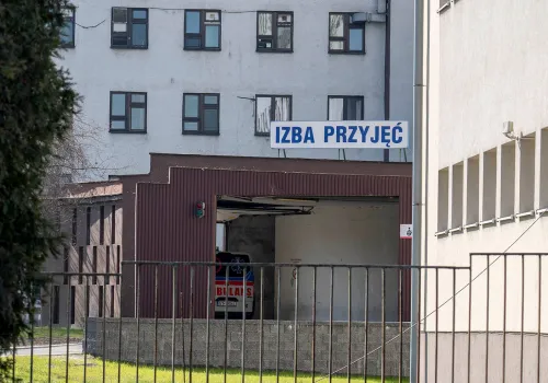 Tychy: Potrącił rowerzystę. Przewiózł go z urazami do szpitala i próbował odjechać. Wezwano policję