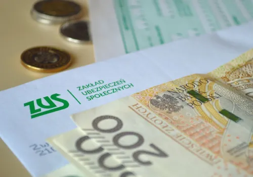Do 2000 złotych dla rodziców. Niektórym cofną przelewy
