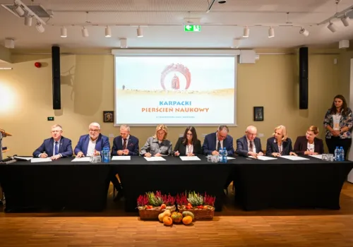 Krakowska uczelnia w karpackim sojuszu. Siedem szkół wyższych podpisało porozumienie