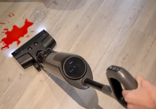 Był drogi, jest tani. Odkurzacz z mopem Hisense za półdarmo