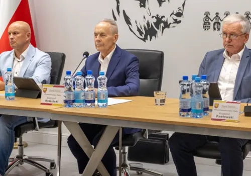 Emerytury, pensje i diety. Zaglądamy do oświadczeń majątkowych przewodniczącego rady i jego zastępców