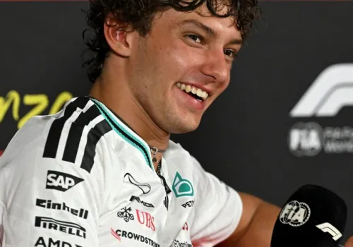 Lider F1 rozbił Mercedesa podczas parkowania. Russell nie mógł powstrzymać śmiechu