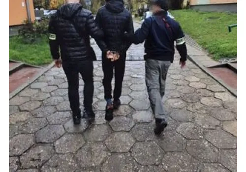 Kielce: Poszukiwany listem gończym odwiedził matkę. W mieszkaniu zatrzymali go policjanci