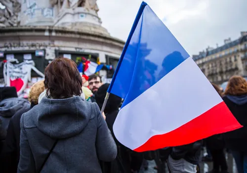 Nastroje we Francji najgorsze od 2013 roku. Zamieszki i wyprzedaż obligacji dobijają konsumentów