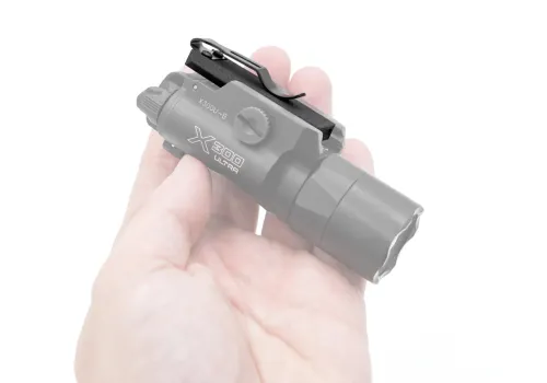 CRC Compact Rail Carrier – adapter pozwalający zamienić latarkę na broń w sprzęt EDC