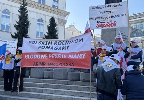 1,80 zł podatku za litr napoju. Rolnicy protestują w Warszawie przeciw podwyżce podatku cukrowego