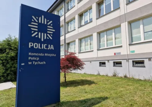 Uszkadzali samochody w Tychach i uciekali. Szuka ich policja