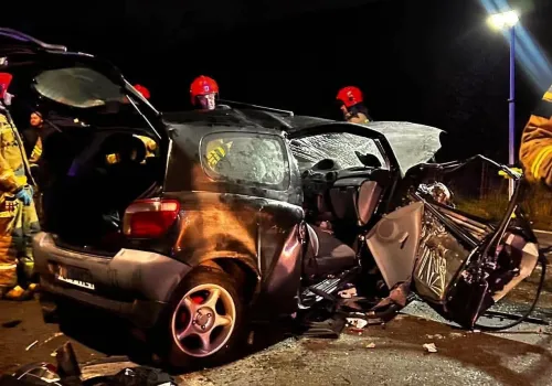 Koszmarny wypadek w Kamionce Wielkiej! Samochód dachował, cztery osoby trafiły do szpitala