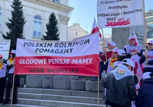 Protest w Warszawie. Rolnicy i producenci żywności mówią „nie” podwyżce podatku