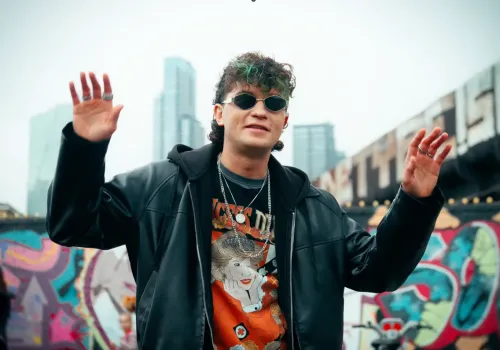 Kolorek znany z „Disco Star” z angielską premierą „Disco Polo”