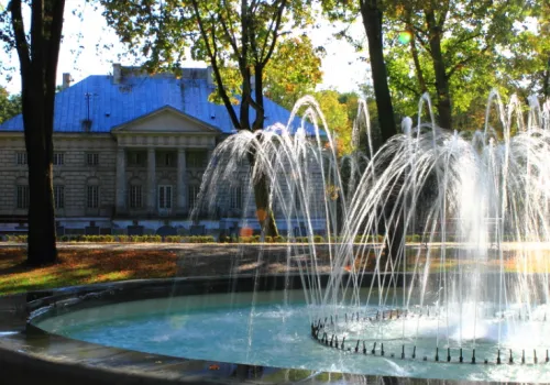 Przez lata nikt nie chciał ratować tej perły pod Warszawą. Teraz dostała 8 mln zł