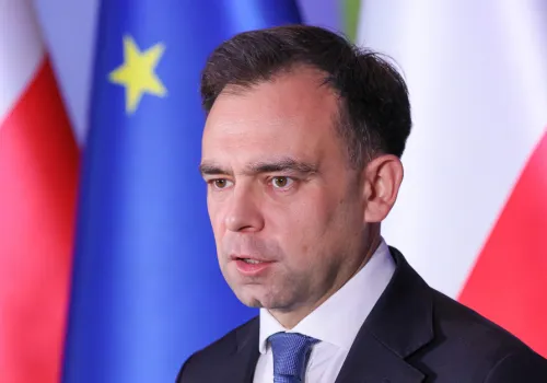 Czesi piszą, że w Polska ma problem wart 107 mld zł. Zapowiadają cięcie pensji i emerytur