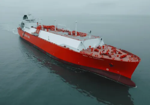 Katarski gaz ma wkrótce wrócić do Polski, a Orlen wkracza do Singapuru