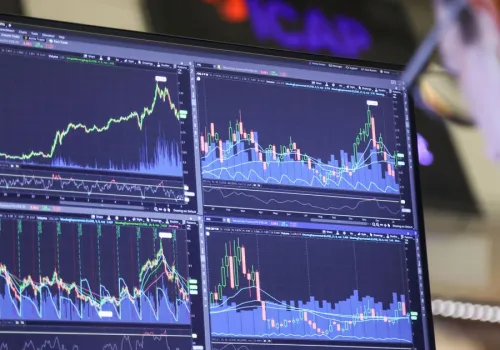 Przed sesją na Wall Street: wyczekiwanie na decyzję FOMC i wyniki Big Tech