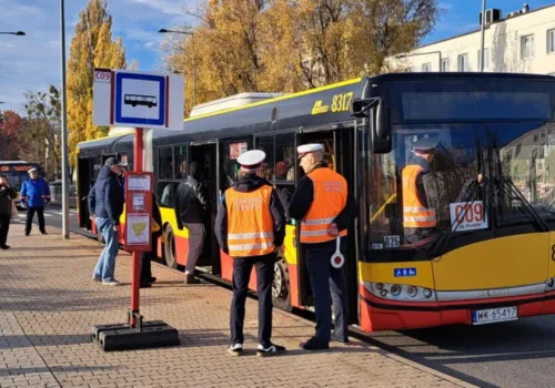 Setki dodatkowych autobusów. Znamy pełen rozkład jazdy na okres Wszystkich Świętych