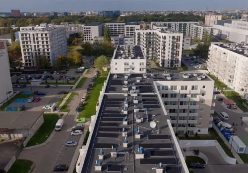 Siedem instalacji fotowoltaicznych w trzech miastach. Dostarczą ponad 243 MWh zielonej energii rocznie