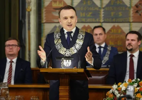 Nowy prezydent Krakowa spełnia wyborcze obietnice