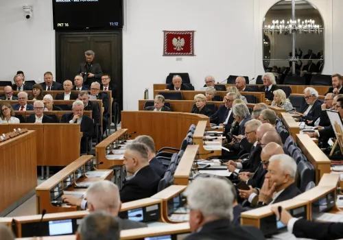 Senat ponownie odsyła do komisji ustawę z nową stawką PIT. Powodem poprawki PiS
