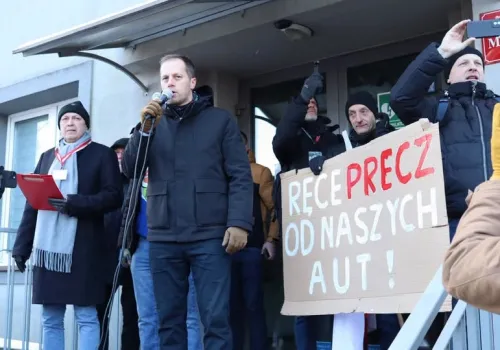 Konfederacja przedstawi dwa projekty zmian w Strefie Czystego Transportu. Trafią na biurko prezydenta Gibały