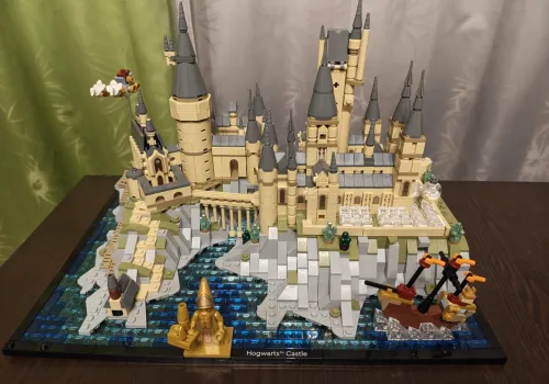 Recenzja LEGO Zamek Hogwart i błonia. Czy mniejszy zamek daje radę?