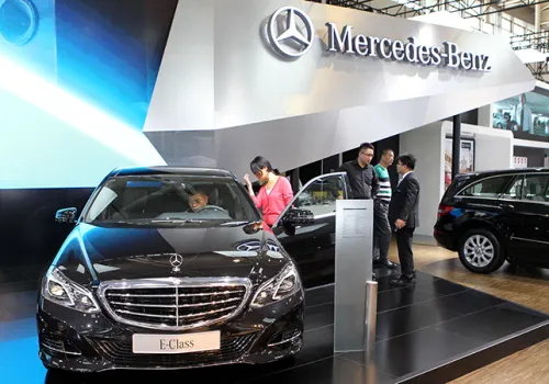 Mercedes-Benz tnie prognozę zysków przez Chiny. Niemieccy producenci aut toną