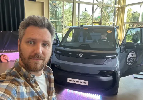 Renault Trafic E-Tech: architektura 800 V, zasięg do 470 km i zwrotność jak w Clio