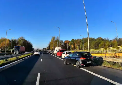Niebezpieczna sytuacja na S-52 w Bielsku-Białej. To codzienny poranny problem w tym miejscu!