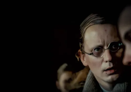 Znalazłam na Netflixie szokujący szwedzki dramat z 1986 r. Skarsgård wykorzystuje biedę kobiet w najgorszy sposób
