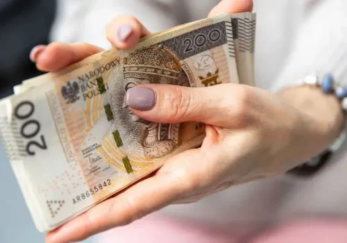 Co zrobić z uszkodzonymi banknotami? NBP wyjaśnia