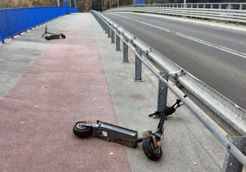 Poważny wypadek 16-latka na hulajnodze elektrycznej. Uderzył głową w barierę i stracił przytomność. Był pod wpływem alkoholu