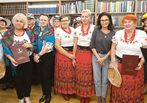 Noc z książką, sztuką i humorem