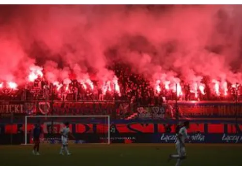Siedem tysięcy kibiców Piasta na meczu z Górnikiem Zabrze dodawało skrzydeł swojej drużynie. Na koniec były jednak przegrane rzuty karne