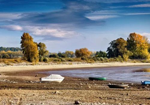 Woda ucieka z jezior. Deszcze i śnieg pomogą, ale tylko na chwilę