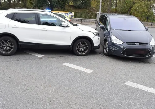 Kolizja z samochodem z zagranicy. Co zrobić, żeby nie zostać na lodzie?