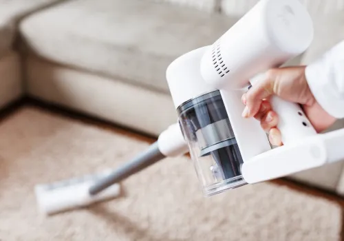 Robię to raz w miesiącu i Dyson działa bez zarzutu. Nie potrzebuję żadnych detergentów