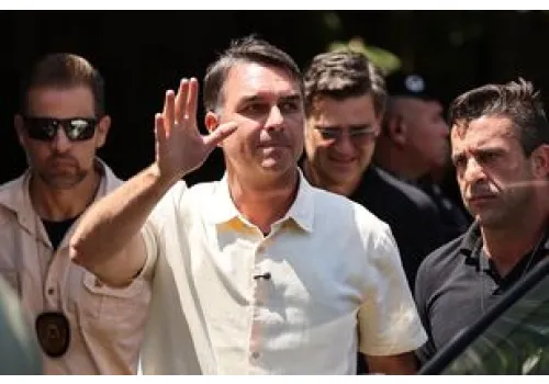 Ucieczka Bolsonaro z Brazylii. W Miami spotkał się z bratem