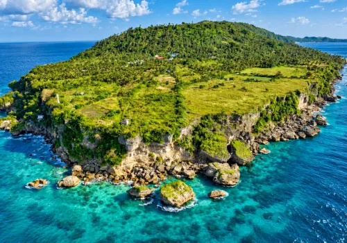 Luksusowe wycieczkowce odkrywają nieznane Filipiny. Zamiast zatłoczonego Boracay, wyspy z rajskimi plażami.