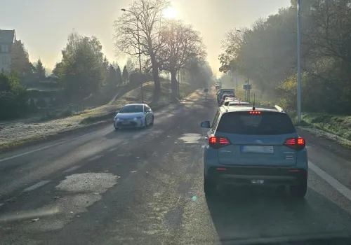 Al. Warszawska w porannym korku. Kierowca autobusu: „Przejazd do Al. Sikorskiego zajął 26 minut”