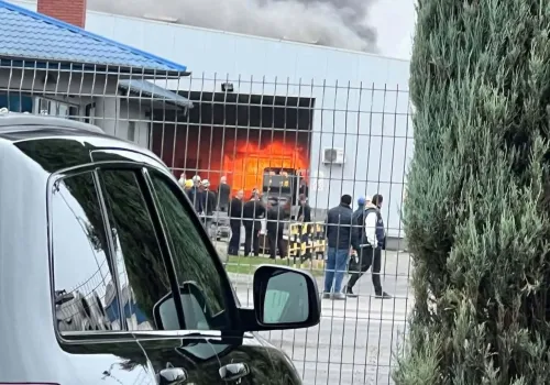 Pożar hali zakładu aluminiowego w Stalowej Woli. Trwa akcja gaśnicza