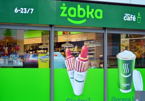 Żabka ma już 13 405 sklepów. Przychody i zyski rosną