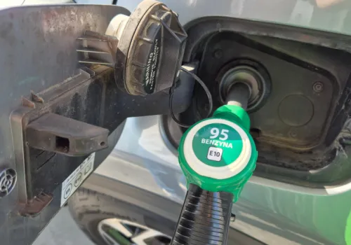 Ceny paliw na środę. Benzyna tanieje, diesel znowu drożeje