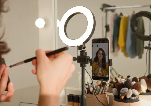 Zbliża się koniec ery influencerów? Eksperci wskazują możliwe powody