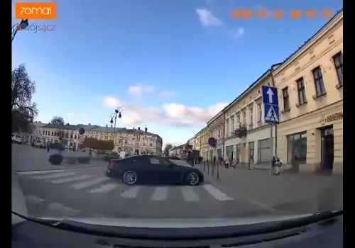 22-latek driftując BMW M4 potrącił staruszka. Może nawet obetną mu kieszonkowe