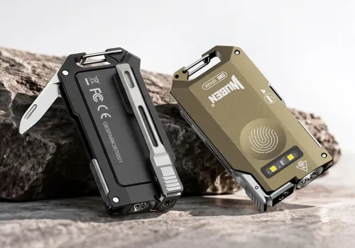 Zapomnij o latarce w smartfonie. Ten brelok z lotniczego aluminium zamieni każdą czapkę w czołówkę