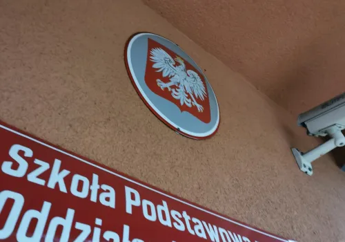 W szkole w Tychach ma powstać miejsce doraźnego schronienia. Pięć firm chce przygotować dokumentację