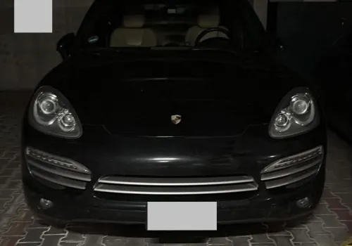 Stop Cham: Porsche stoi w garażu na Pradze-Południe. Żądamy wystawienia listu gończego za sprawcą
