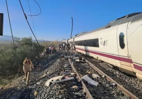 Hiszpania w szoku po tragedii na kolei. Wiadomo, co było przyczyną katastrofy