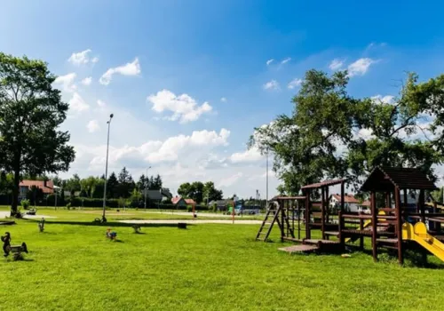 Skatepark i plac zabaw w Starych Pieścirogach z nowym wyposażeniem. Jest 81,5 tys. zł dofinansowania