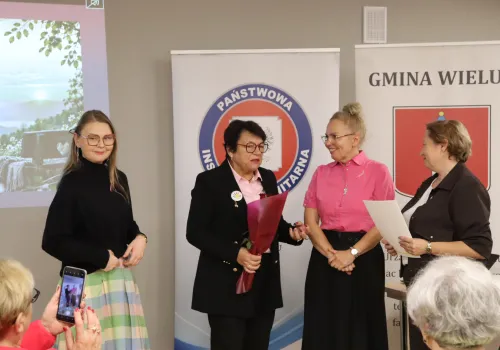Spotkanie o tematyce onkologicznej oraz badania w dermobusie – wieluński sanepid oraz stowarzyszenie „Po prostu żyj” zrealizowały kolejne prozdrowotne działanie!